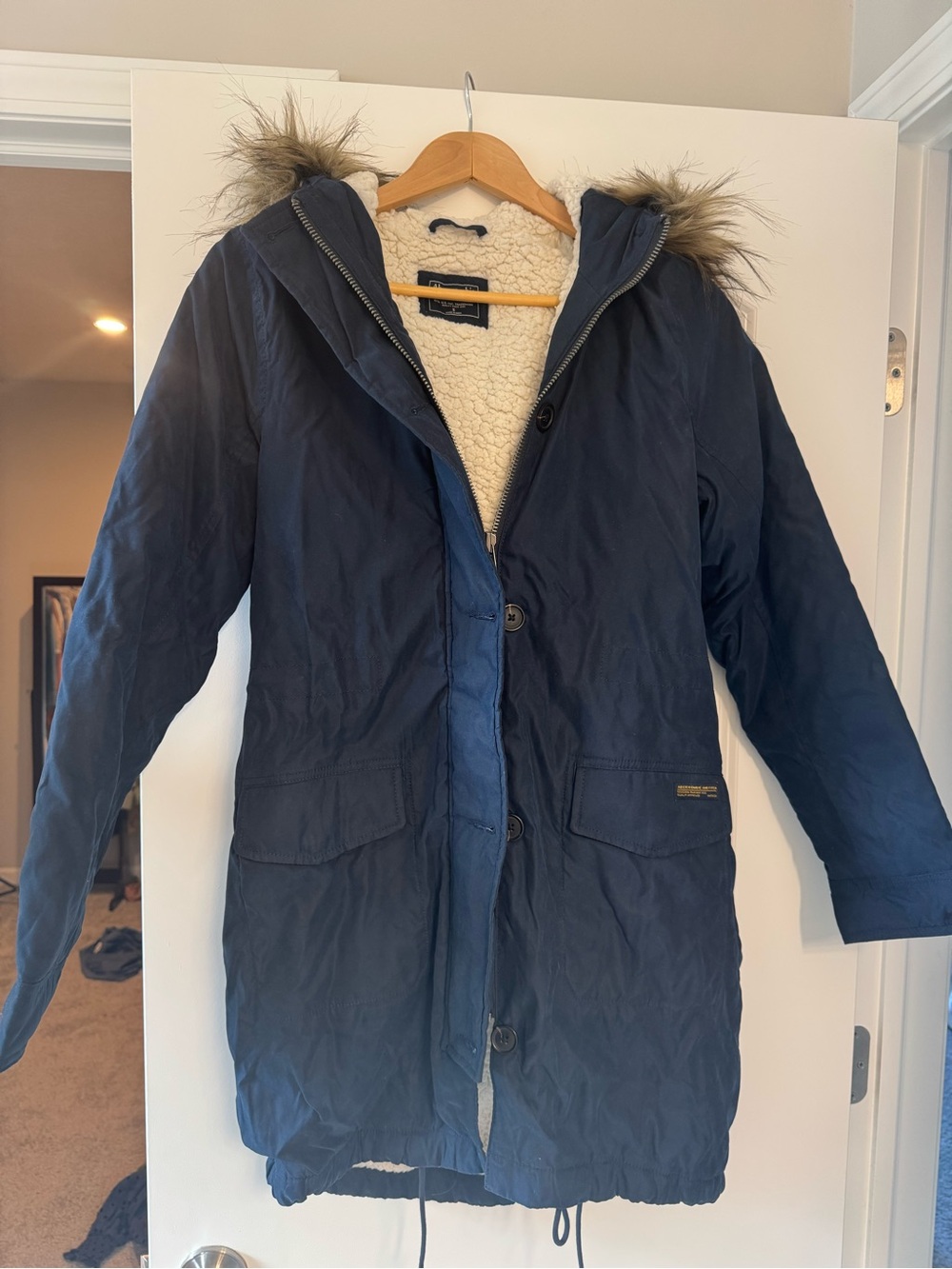 Abercrombie & Fitch Navy Sherpa-Lined Hooded Puffer Coat with Faux-Fur Trim